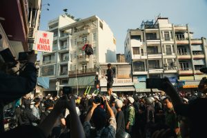 Người xem trận bóng đá trực tiếp và phân tích kèo live trên thiết bị