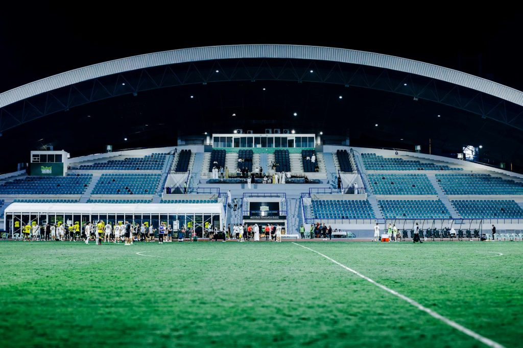 Pha tranh chấp trong một trận đấu thuộc giải hạng 2 Nhật Bản