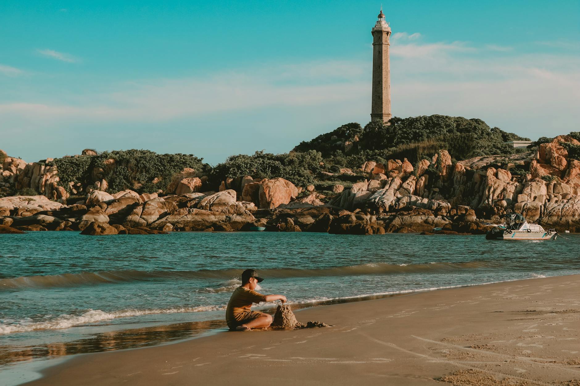 Người xem phân tích số liệu và kèo bóng đá trước trận