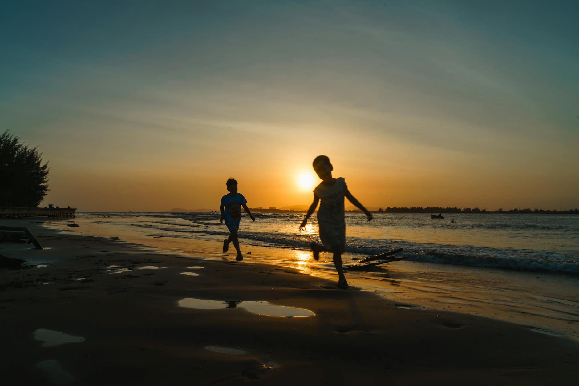 Nhiều người chơi cùng tham gia săn boss trong game bắn cá